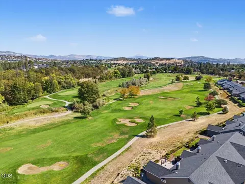 View/Area - 89 Skyhawk Dr, Eagle Point, OR 97524 photo 7 of 11