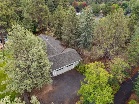 View/Area - 61180 Tapadera St, Bend, OR 97702 photo 2 of 3