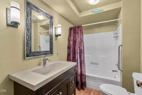 Bath - 61180 Tapadera St, Bend, OR 97702 photo 1 of 1