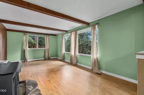 Living - 61180 Tapadera St, Bend, OR 97702 photo 2 of 4