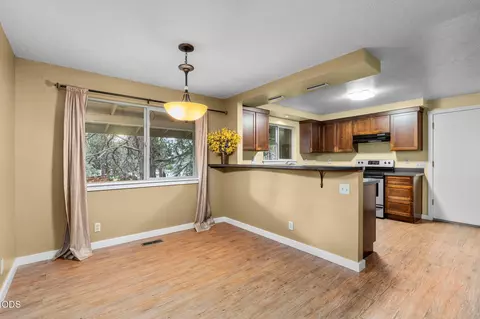 Dining - 61180 Tapadera St, Bend, OR 97702 photo 2 of 2