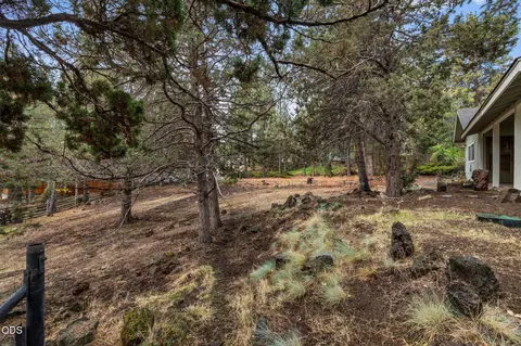Exterior - 61180 Tapadera St, Bend, OR 97702 photo 5 of 6