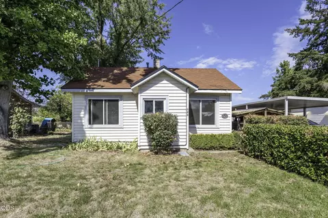 121 Elk St, Medford, OR 97501