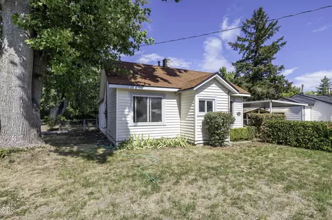 121 Elk St, Medford, OR 97501