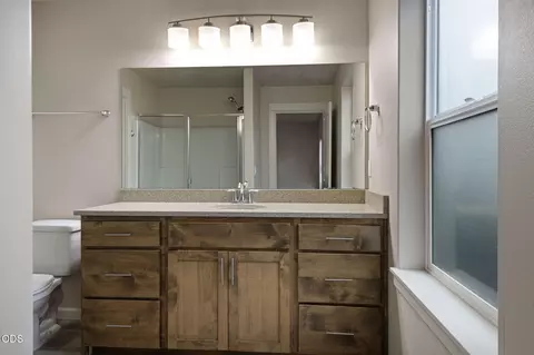 Bath - 61589 Alstrup Rd, Bend, OR 97702 photo 2 of 4