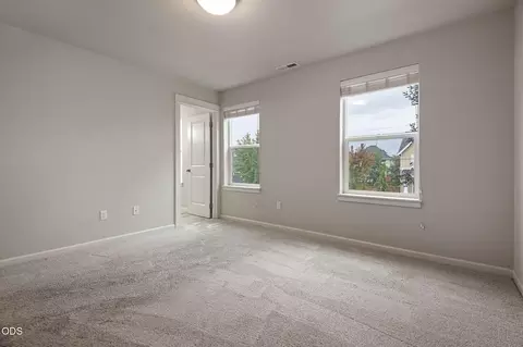 Bedroom - 61589 Alstrup Rd, Bend, OR 97702 photo 2 of 4