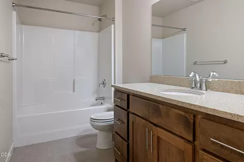 Bath - 61589 Alstrup Rd, Bend, OR 97702 photo 4 of 4