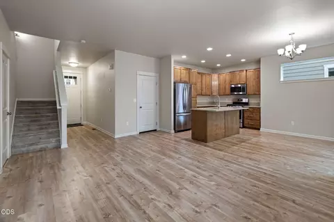 Living - 61589 Alstrup Rd, Bend, OR 97702 photo 1 of 3