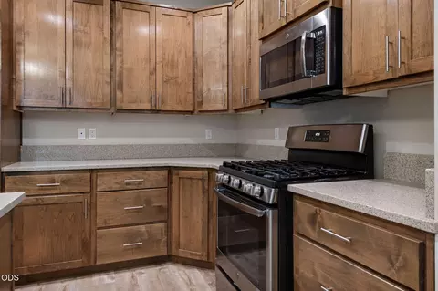 Kitchen - 61589 Alstrup Rd, Bend, OR 97702 photo 5 of 5
