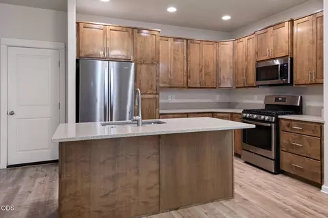 Kitchen - 61589 Alstrup Rd, Bend, OR 97702 photo 3 of 5