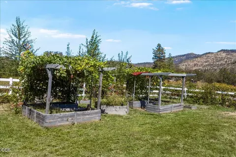 Exterior - 120 Hammel Rd, Eagle Point, OR 97524 photo 13 of 13
