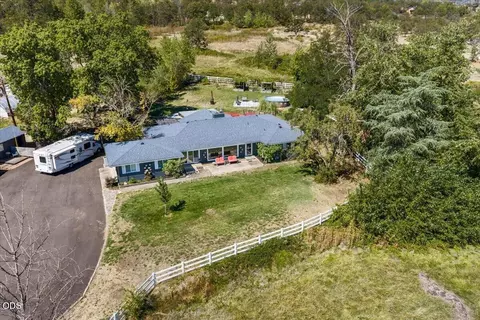 View/Area - 120 Hammel Rd, Eagle Point, OR 97524 photo 1 of 8