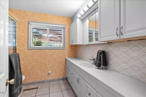 Bath - 120 Hammel Rd, Eagle Point, OR 97524 photo 1 of 3