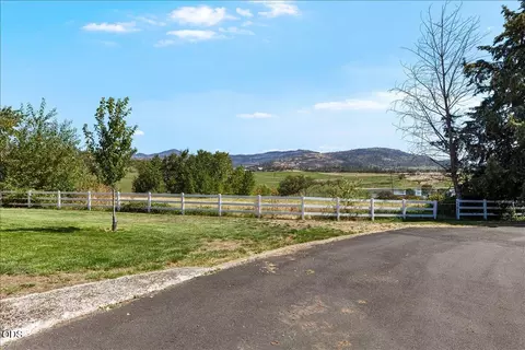 Exterior - 120 Hammel Rd, Eagle Point, OR 97524 photo 3 of 13