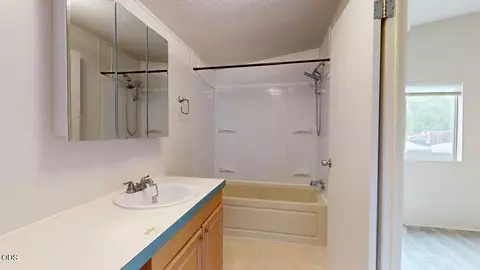 Bath - 1216 Summit Loop, Grants Pass, OR 97527 photo 1 of 2