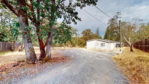 Exterior - 1216 Summit Loop, Grants Pass, OR 97527 photo 2 of 4