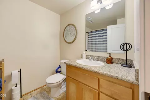 Bath - 545 N Heights Dr, Eagle Point, OR 97524 photo 2 of 3