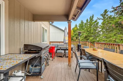 Exterior - 545 N Heights Dr, Eagle Point, OR 97524 photo 5 of 10