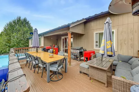 Exterior - 545 N Heights Dr, Eagle Point, OR 97524 photo 6 of 10