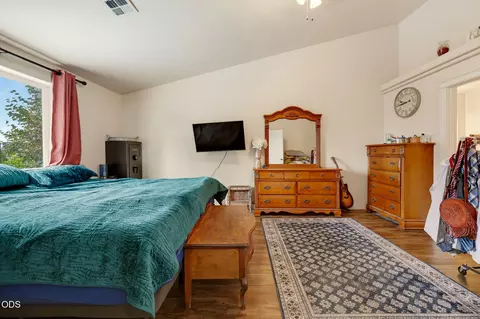 Bedroom - 545 N Heights Dr, Eagle Point, OR 97524 photo 1 of 3
