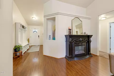 Entry Way - 545 N Heights Dr, Eagle Point, OR 97524 photo 1 of 4