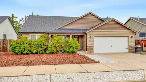 Exterior - 545 N Heights Dr, Eagle Point, OR 97524 photo 10 of 10