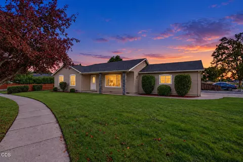 1911 Layla Dr, Medford, OR 97501