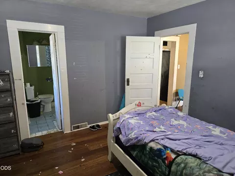 Bedroom - 156 E Ash St, Union, OR 97883 photo 2 of 8