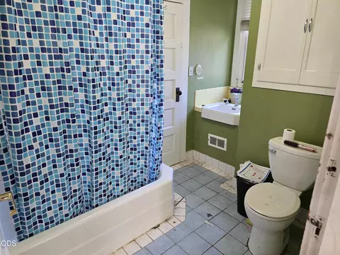 Bath - 156 E Ash St, Union, OR 97883 photo 1 of 2