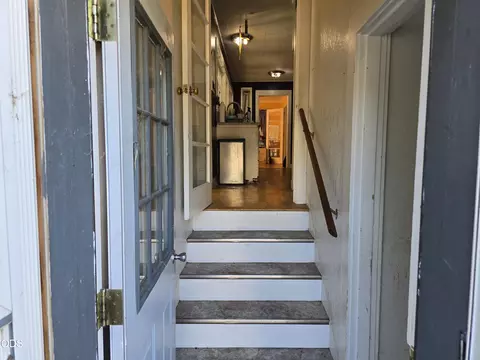 Entry Way - 156 E Ash St, Union, OR 97883 photo 2 of 4