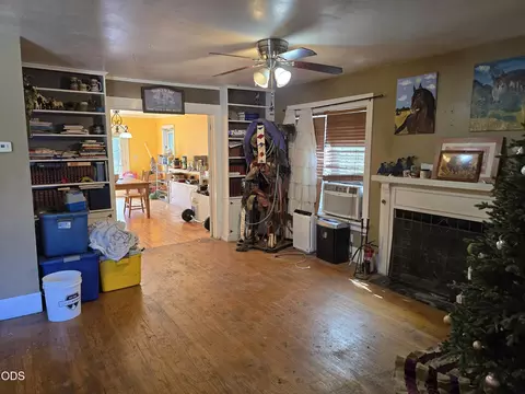 Living - 156 E Ash St, Union, OR 97883 photo 1 of 5