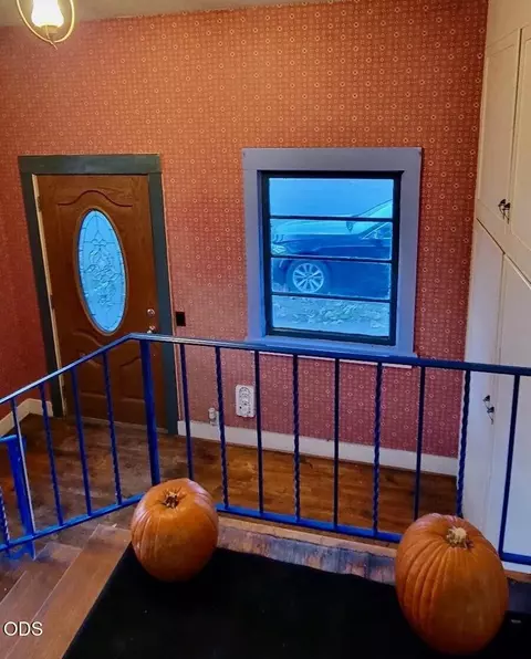 Entry Way - 156 E Ash St, Union, OR 97883 photo 1 of 4
