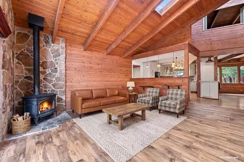 Living - 56222 Solar Dr, Bend, OR 97707 photo 2 of 6