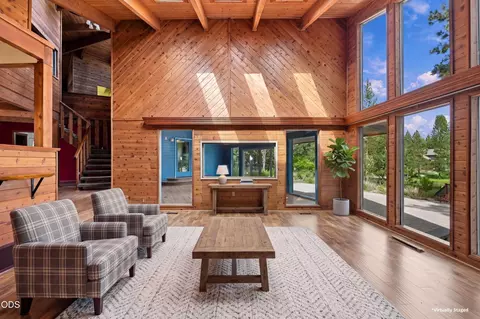 Living - 56222 Solar Dr, Bend, OR 97707 photo 3 of 6