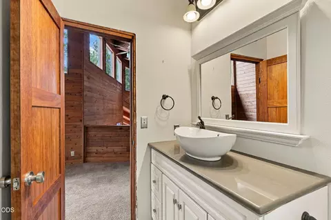 Bath - 56222 Solar Dr, Bend, OR 97707 photo 2 of 3