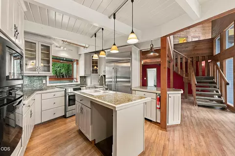 Kitchen - 56222 Solar Dr, Bend, OR 97707 photo 4 of 4