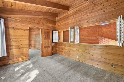 Bedroom - 56222 Solar Dr, Bend, OR 97707 photo 2 of 2
