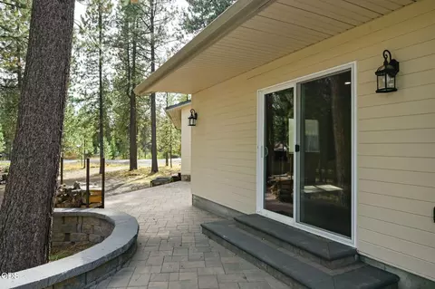 Exterior - 56222 Solar Dr, Bend, OR 97707 photo 4 of 7