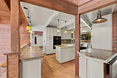 Kitchen - 56222 Solar Dr, Bend, OR 97707 photo 2 of 4