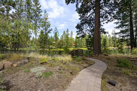 Exterior - 56222 Solar Dr, Bend, OR 97707 photo 6 of 7