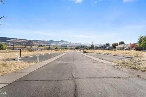 220 Suncrest Rd, Talent, OR 97540 photo 14