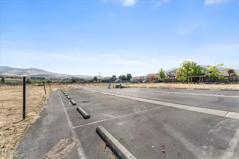 220 Suncrest Rd, Talent, OR 97540 photo 16