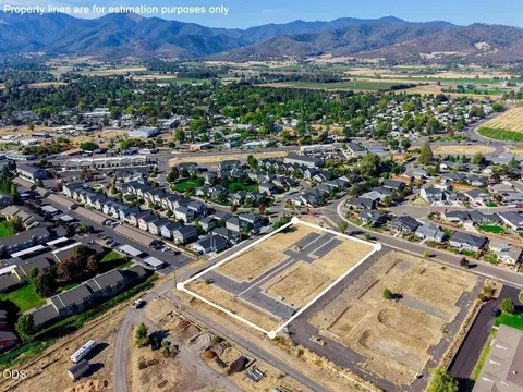 220 Suncrest Rd, Talent, OR 97540 photo 8