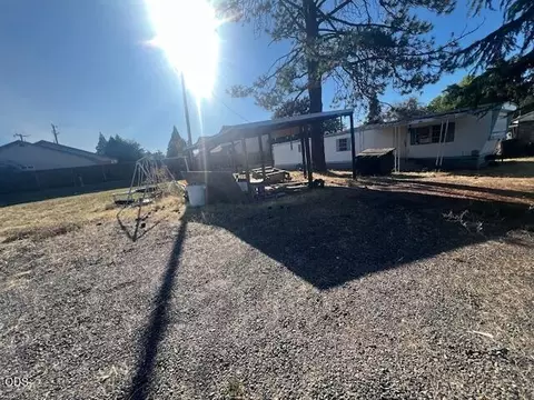 705 W Linn Rd, Eagle Point, OR 97524 photo 2
