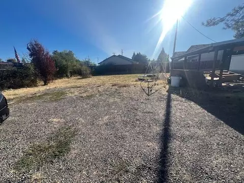 705 W Linn Rd, Eagle Point, OR 97524 photo 3