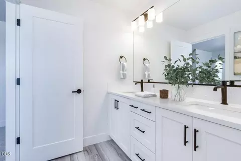 Bath - 20748 SE Scout Pl, Bend, OR 97702 photo 1 of 1
