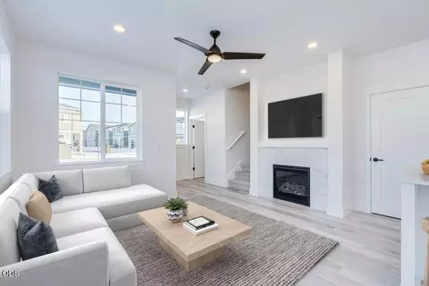 Living - 20748 SE Scout Pl, Bend, OR 97702 photo 1 of 1