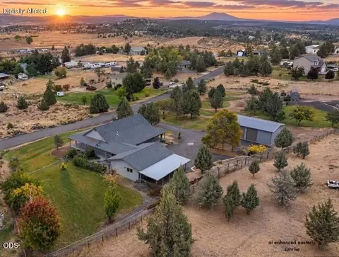 1919 NE Villa Dr, Madras, OR 97741
