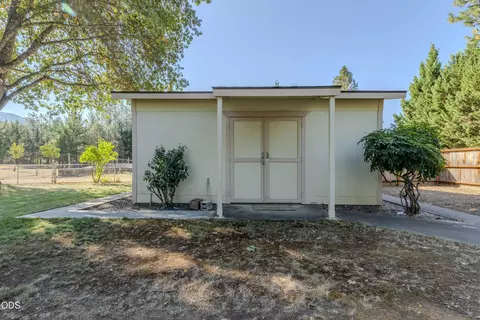Exterior - 8290 Evans Creek Rd, Rogue River, OR 97537 photo 13 of 14