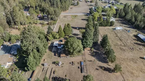 View/Area - 8290 Evans Creek Rd, Rogue River, OR 97537 photo 7 of 7